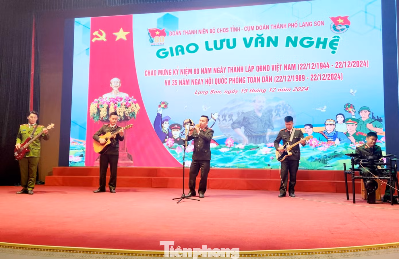 Dàn nhạc của Đoàn thanh niên Công an tỉnh Lạng Sơn sôi động, cuốn hút. Ảnh: Duy Chiến