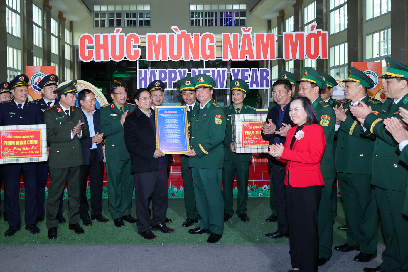 Tặng quà tết cho các lực lượng làm nhiệm vụ tại biên giới Lạng Sơn. Tặng quà tết cho các lực lượng làm nhiệm vụ tại biên giới Lạng Sơn.