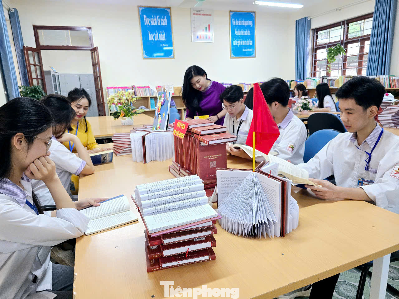 Được sự quan tâm của Bộ Giáo dục &amp; Đào tạo, các ban ngành, nhà tài trợ, “Ngôi nhà trí tuệ”, Trường THPT Hoàng Văn Thụ được xây dựng và đưa vào hoạt động từ tháng 01/2024. Nơi đây không gian thoáng mát, có các tủ sách trang bị gần 10.000 đầu sách đa dạng thể loại, phục vụ nhu cầu học tập và giải trí với 1.007 lượt giáo viên, học sinh đến học tập, nghiên cứu. Bên cạnh đó, nhà trường xây dựng được 10 thư mục sách, 12 video giới thiệu sách; thư viện còn lập trang Website riêng để đưa các thông tin hoạt động của thư viện, “Ngôi nhà trí tuệ”.