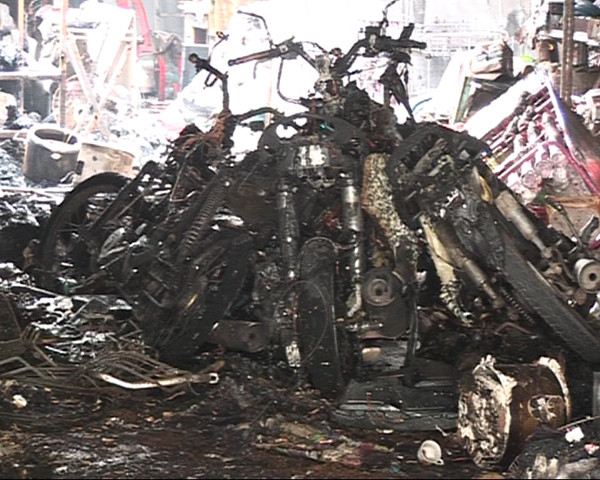 Tất cả đồ đạc trong nhà cháy đen