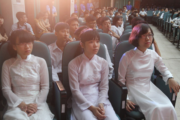 Rất đông sinh viên ĐH Y Hà Nội dự lễ khai giảng năm học mới