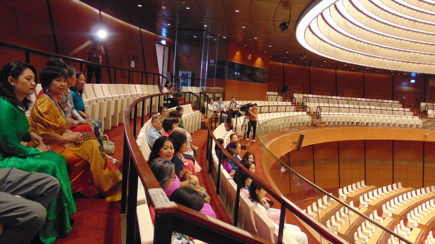 Các đại biểu ngồi ở vị trí khách mời. (Ảnh: L.A)