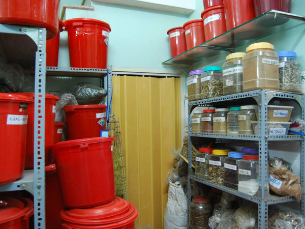 Thuốc không nguồn gốc, nhãn mác tràn đầy trong các phòng khám Trung Quốc Ảnh: L.N