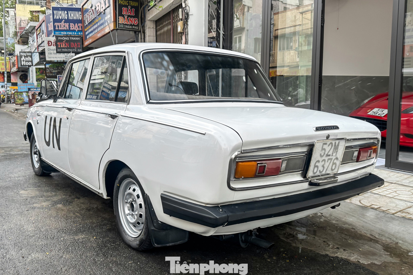 Toyota Corona thế hệ thứ ba được trang bị động cơ I4, tuy nhiên dung tích động cơ có sự thay đổi ở từng thị trường khác nhau, kết hợp với hệ dẫn động cầu sau và 4 tùy chọn hộp số.