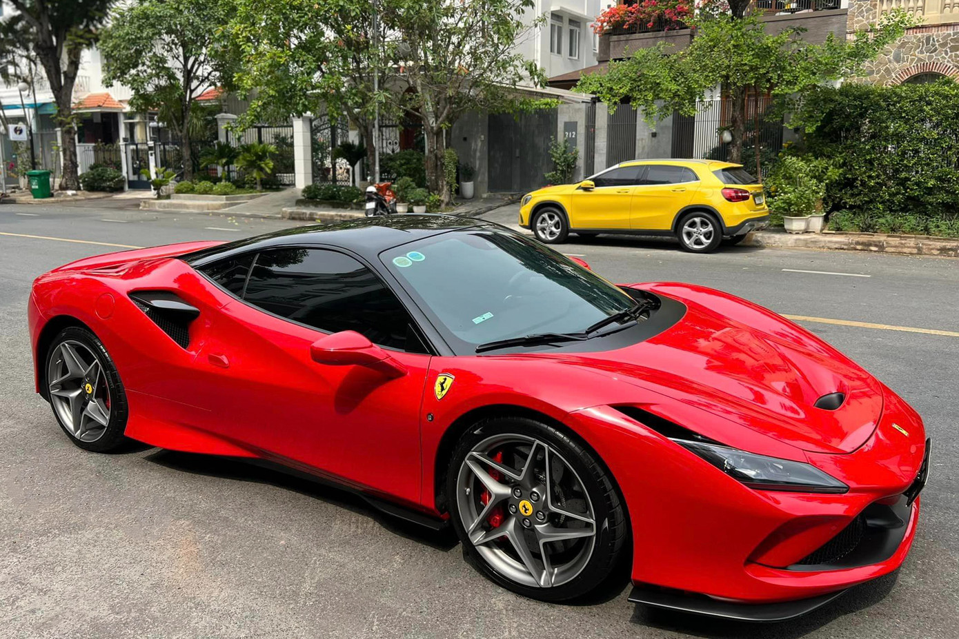 Một showroom kinh doanh xe cũ vừa đăng tải dòng trạng thái chia sẻ việc mua lại chiếc Ferrari F8 Tributo từ một tay chơi siêu xe. Mức giá cụ thể không được tiết lộ. Một showroom kinh doanh xe cũ vừa đăng tải dòng trạng thái chia sẻ việc mua lại chiếc Ferrari F8 Tributo từ một tay chơi siêu xe. Mức giá cụ thể không được tiết lộ.