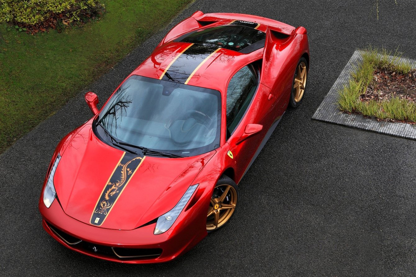 Ferrari cũng đã ra mắt mẫu 458 Italia China 20th Anniversary trong cùng năm, với số lượng giới hạn 20 chiếc nhằm kỷ niệm năm con rồng và 20 năm thương hiệu Ý gia nhập thị trường Trung Quốc.