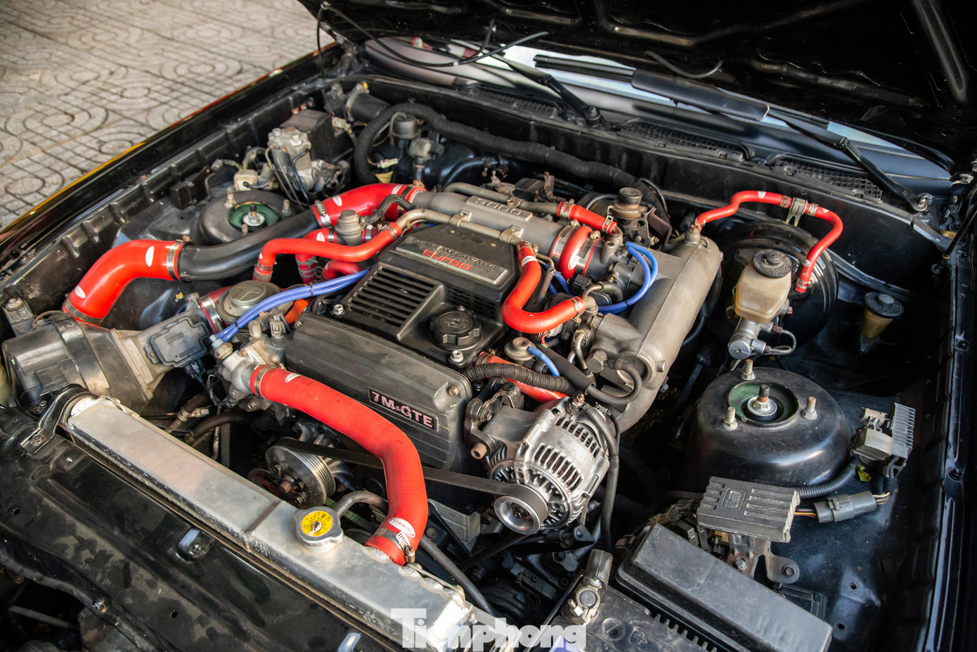 Cung cấp sức mạnh cho chiếc xe này là khối động cơ I6 DOHC, dung tích 3.0L tăng áp, tên mã 7M-GTE cao cấp nhất, sản sinh công suất lên đến 235 mã lực và 344 Nm mô-men xoắn. Hãng xe Nhật Bản còn cung cấp 6 tùy chọn động cơ cho Supra A70 theo từng thị trường khác nhau. Cung cấp sức mạnh cho chiếc xe này là khối động cơ I6 DOHC, dung tích 3.0L tăng áp, tên mã 7M-GTE cao cấp nhất, sản sinh công suất lên đến 235 mã lực và 344 Nm mô-men xoắn. Hãng xe Nhật Bản còn cung cấp 6 tùy chọn động cơ cho Supra A70 theo từng thị trường khác nhau.