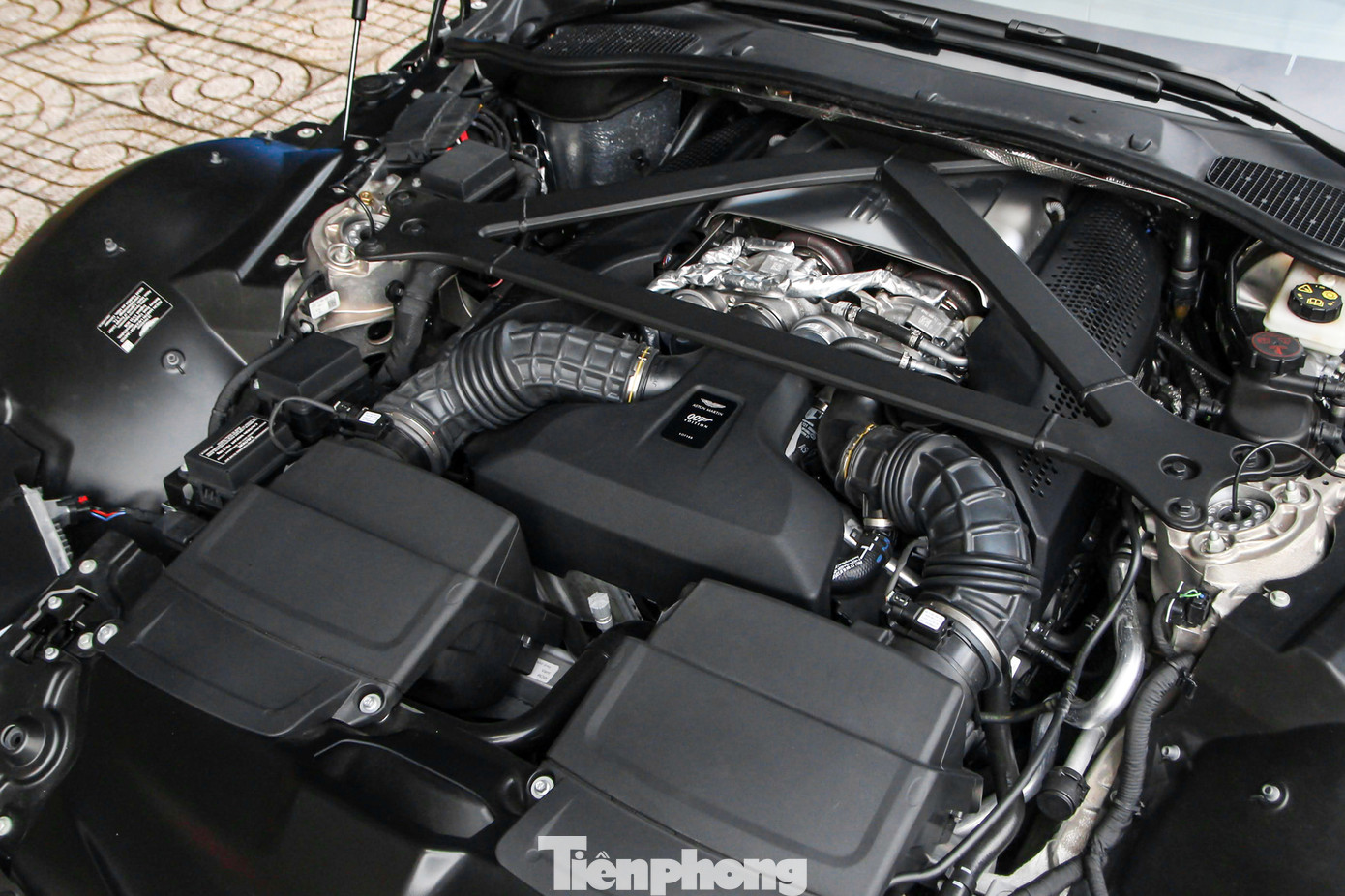 Cung cấp sức mạnh cho xe là khối động cơ V8, dung tích 4.0L tăng áp kép được Mercedes-AMG phát triển, tương tự như phiên bản tiêu chuẩn, sản sinh công suất cực đại 503 mã lực cùng 685 Nm mô-men xoắn.