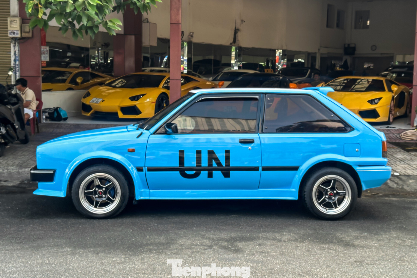 Những chiếc Toyota Corolla đang xuất hiện tại Việt Nam phần lớn thuộc thế hệ 10-12. Mới đây, một chiếc thuộc thế hệ thứ 5, tên mã E80 đã được cánh săn ảnh bắt gặp tại TP.HCM, thu hút nhiều sự chú ý của giới mộ điệu.