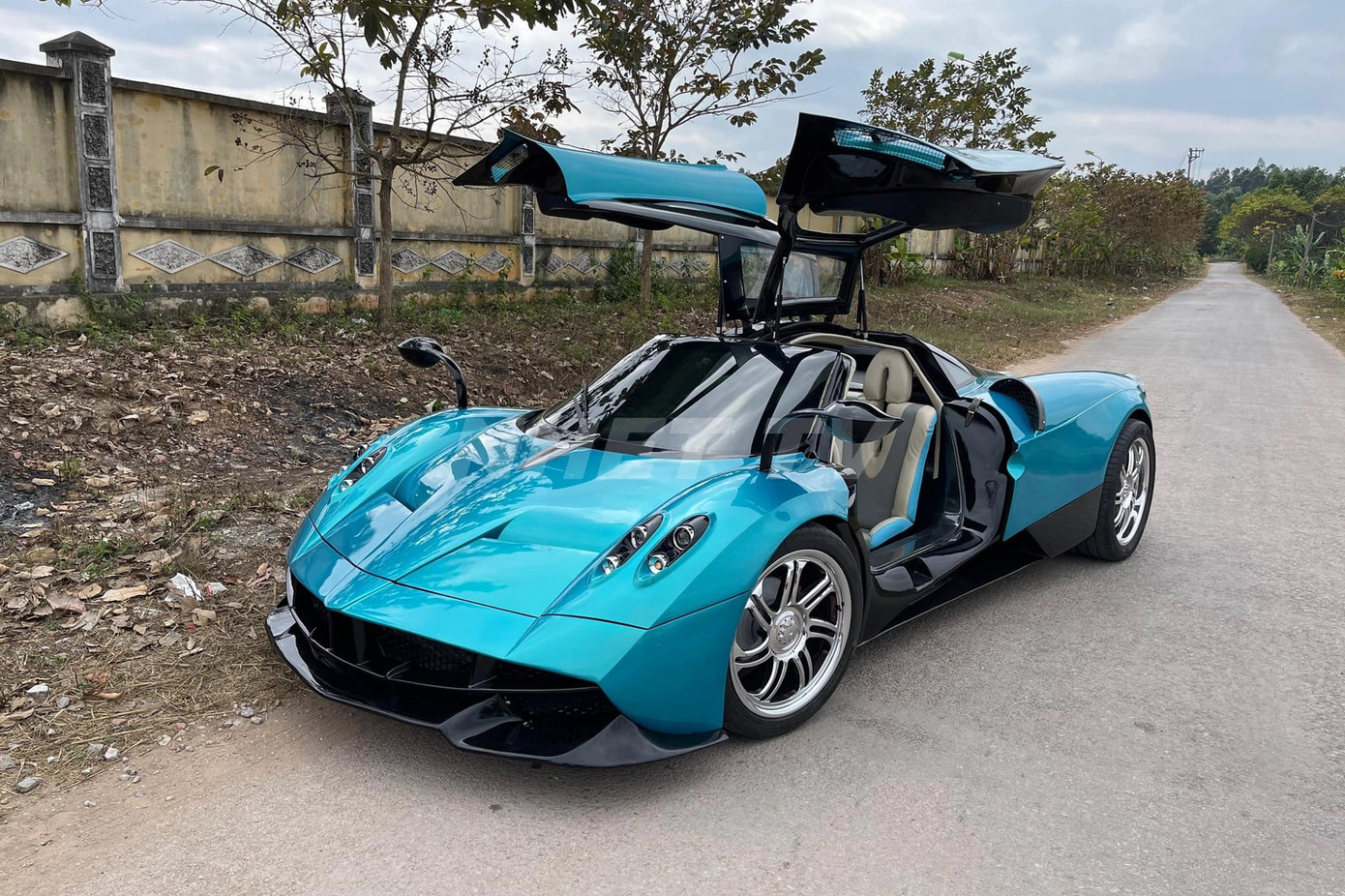 Chiếc Pagani Huayra tự chế của nhóm bạn trẻ Quảng Ninh. Ảnh: Nhết TV