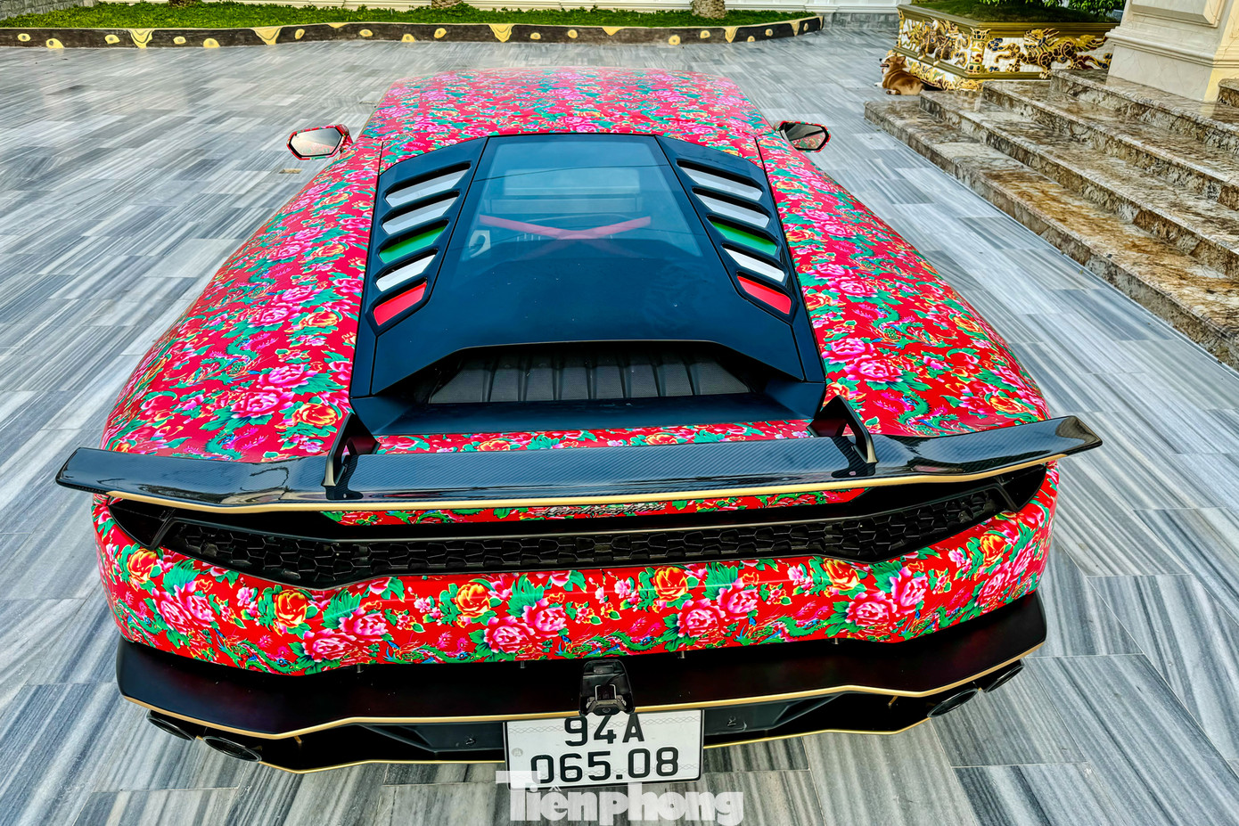 Lamborghini Huracan LP 610-4 được trang bị khối động cơ V10, dung tích 5.2L hút khí tự nhiên, sản sinh công suất tối đa 610 mã lực và 560 Nm mô-men xoắn. Hộp số là loại tự động 7 cấp ly hợp kép, kết hợp với hệ dẫn động 4 bánh, giúp xe có khả năng tăng tốc 0-100 km/h trong 3,2 giây. Tốc độ tối đa đạt 320 km/h. Lamborghini Huracan LP 610-4 được trang bị khối động cơ V10, dung tích 5.2L hút khí tự nhiên, sản sinh công suất tối đa 610 mã lực và 560 Nm mô-men xoắn. Hộp số là loại tự động 7 cấp ly hợp kép, kết hợp với hệ dẫn động 4 bánh, giúp xe có khả năng tăng tốc 0-100 km/h trong 3,2 giây. Tốc độ tối đa đạt 320 km/h.