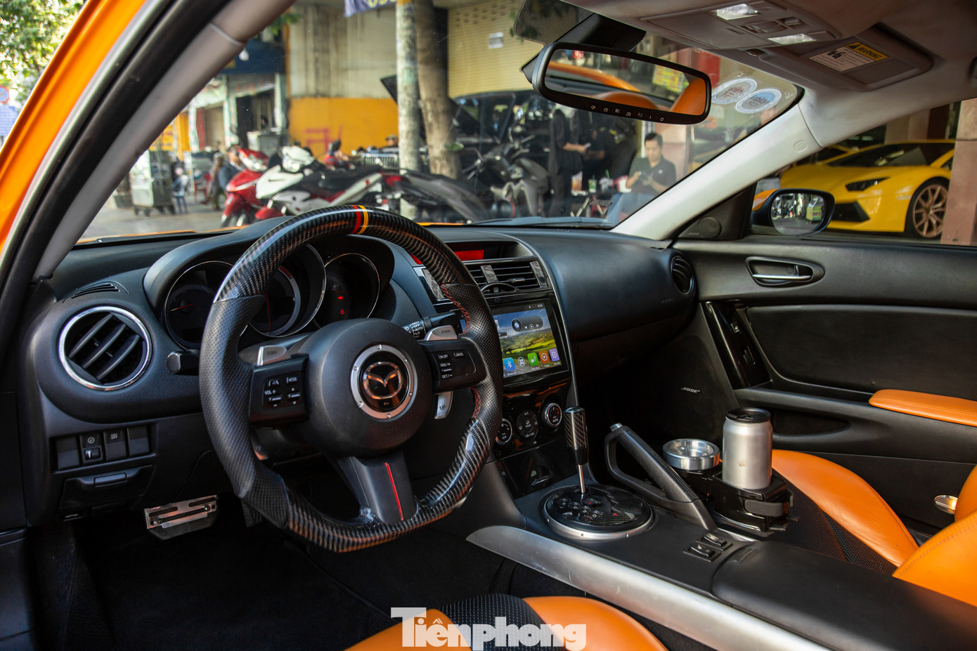 Nội thất được thiết kế đơn giản. Nội thất được thiết kế đơn giản.