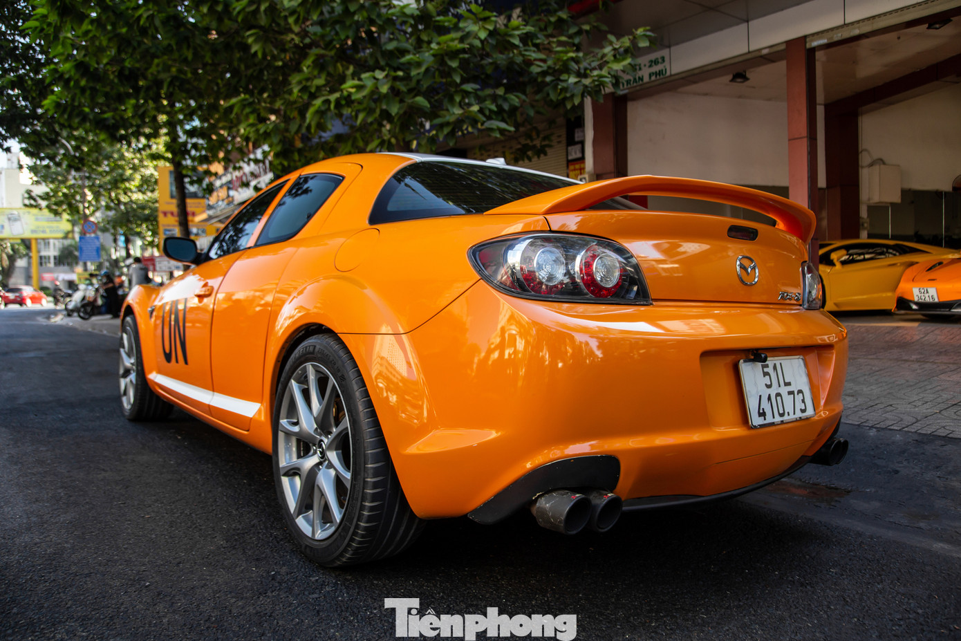 Tuy nhiên, khuyết điểm của khối động cơ này nằm ở việc tiêu hao quá nhiều nhiên liệu và sản sinh ra nhiều khí thải. Đồng thời, với thiết kế khác lạ, tuổi thọ của động cơ Wankel chỉ bằng khoảng 2/3 động cơ thông thường, cùng với đó là khó duy tu, bảo dưỡng. Tuy nhiên, khuyết điểm của khối động cơ này nằm ở việc tiêu hao quá nhiều nhiên liệu và sản sinh ra nhiều khí thải. Đồng thời, với thiết kế khác lạ, tuổi thọ của động cơ Wankel chỉ bằng khoảng 2/3 động cơ thông thường, cùng với đó là khó duy tu, bảo dưỡng.