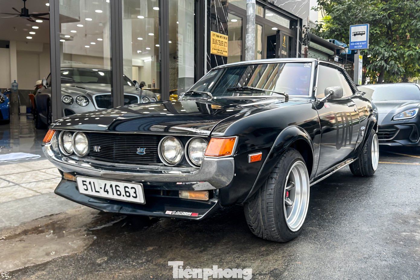 Nhận thấy được điều đó, hãng đã quyết định sản xuất một mẫu xe thể thao với thiết kế gân guốc, chịu ảnh hưởng từ những mẫu xe cơ bắp nói trên. Và đến tháng tháng 10/1970, mẫu Celica thế hệ đầu tiên ra đời. Nhận thấy được điều đó, hãng đã quyết định sản xuất một mẫu xe thể thao với thiết kế gân guốc, chịu ảnh hưởng từ những mẫu xe cơ bắp nói trên. Và đến tháng tháng 10/1970, mẫu Celica thế hệ đầu tiên ra đời.