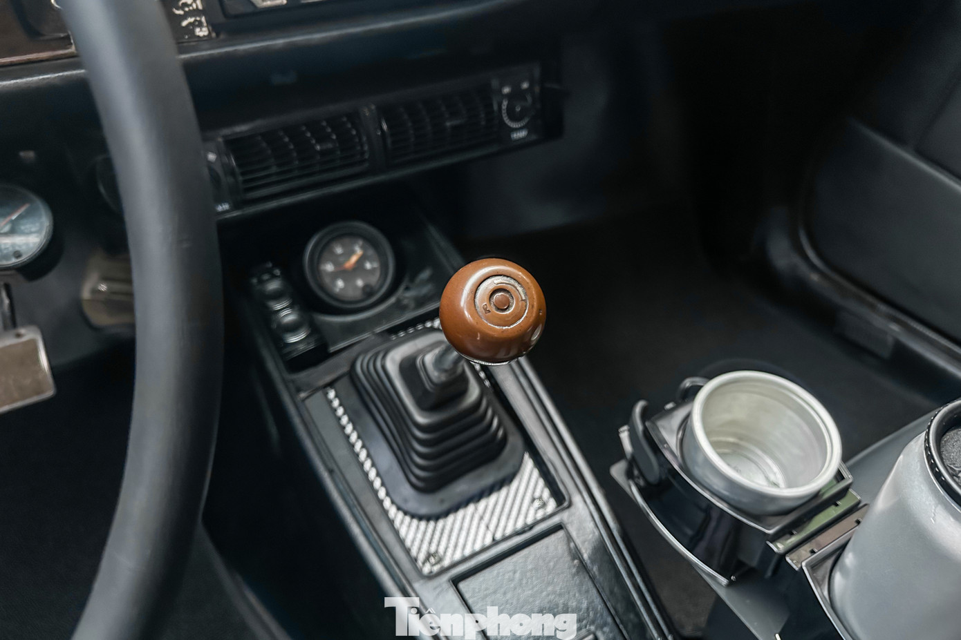 Hộp số trên xe là loại số sàn. Toyota cung cấp đến ba tùy chọn hộp số cho Celica thế hệ đầu tiên, bao gồm số sàn 4 cấp W40, số sàn 5 cấp W50 và tự động 3 cấp A40. Hộp số trên xe là loại số sàn. Toyota cung cấp đến ba tùy chọn hộp số cho Celica thế hệ đầu tiên, bao gồm số sàn 4 cấp W40, số sàn 5 cấp W50 và tự động 3 cấp A40.