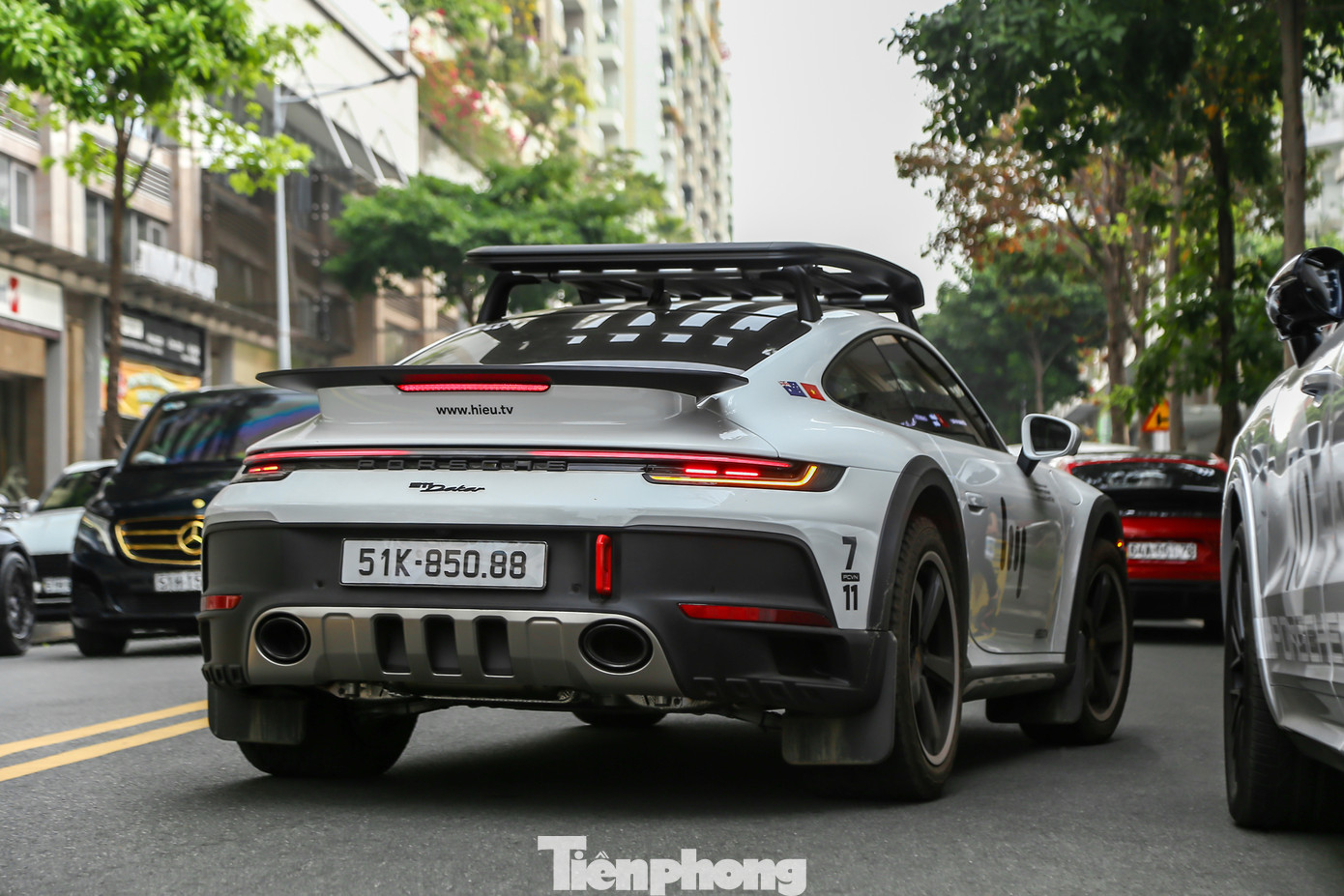 Đây là phiên bản đặc biệt của mẫu 911 thể thao hai cửa từ thương hiệu Đức, nhấn mạnh vào khả năng vượt địa hình. Porsche chỉ sản xuất vỏn vẹn 2.500 chiếc trên toàn cầu. Đây là phiên bản đặc biệt của mẫu 911 thể thao hai cửa từ thương hiệu Đức, nhấn mạnh vào khả năng vượt địa hình. Porsche chỉ sản xuất vỏn vẹn 2.500 chiếc trên toàn cầu.