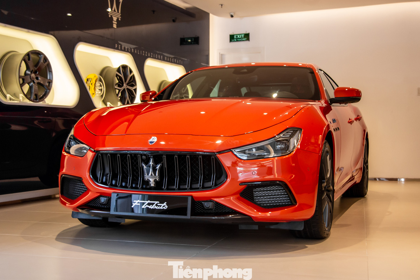 Sinh năm 1926 tại Marigliano, bà Maria là con út trong gia đình có 5 người con, thuộc tầng lớp bá tước và quý tộc tại Italy. Từ những năm thiếu niên, bà đã bộc lộ niềm yêu thích với thể thao khi là một tay đua ngựa và vận động viên quần vợt giỏi.