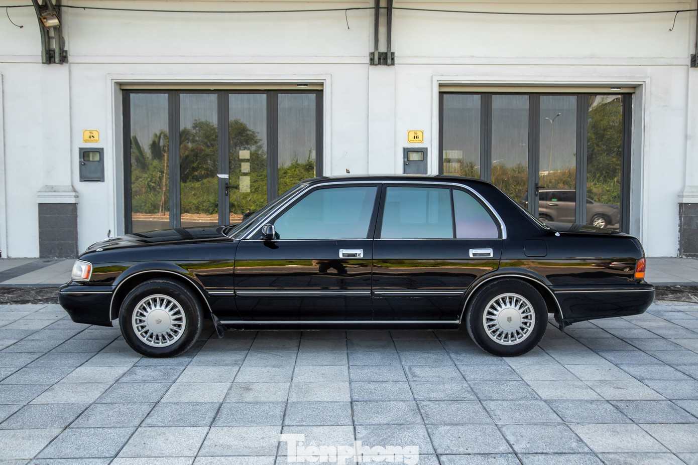 Trước đó vào ngày 22/8, tấm biển số 51K-888.88 lần đầu được đưa ra đấu giá cùng 10 biển số siêu đẹp khác. Tuy nhiên, do lượng truy cập vào trang đấu giá trực tuyến tăng cao đột biến, dẫn đến hệ thống kỹ thuật gặp sự cố, khách hàng không truy cập được vào phòng đấu giá biển số, khiến phiên đấu giá này đã phải dừng lại.