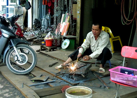 Những đốm lửa tiềm ẩn nguy cơ cháy nổ bất cứ lúc nào 