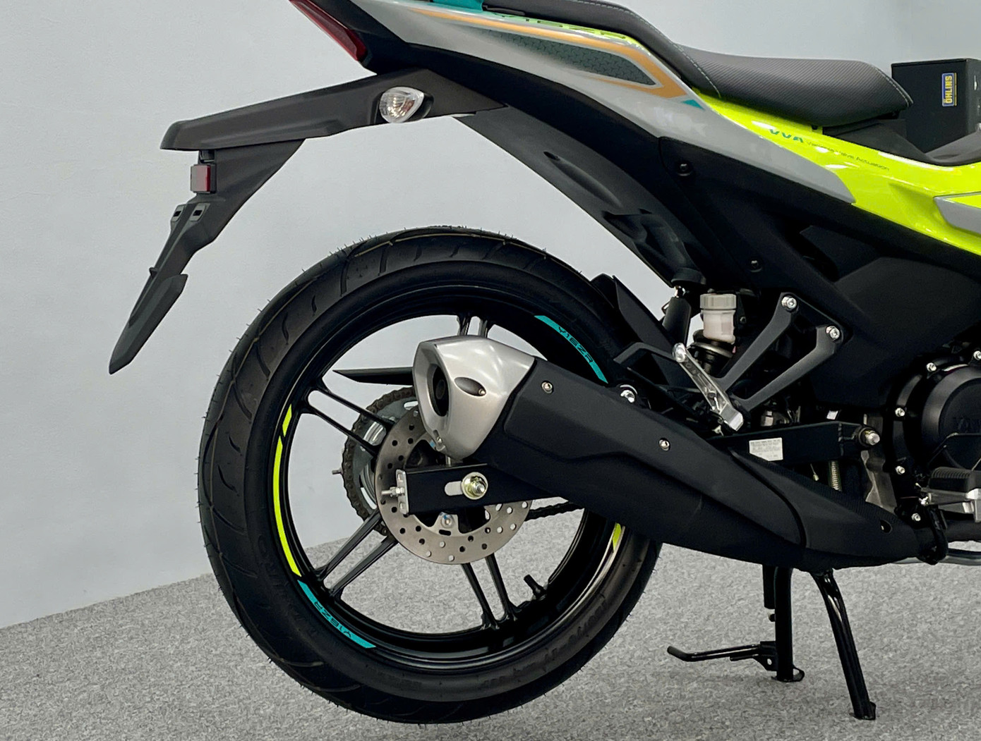 Yamaha Y16ZR 6MRO Limited Edition được trang bị động cơ SOHC 4 van làm mát bằng chất lỏng, 155 cc, công suất 17 mã lực, mô-men xoắn 14 Nm và hộp số 6 cấp. Yamaha Y16ZR 6MRO Limited Edition được trang bị động cơ SOHC 4 van làm mát bằng chất lỏng, 155 cc, công suất 17 mã lực, mô-men xoắn 14 Nm và hộp số 6 cấp.