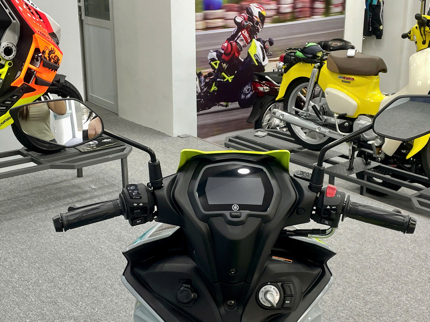 Dòng underbone của Yamaha dùng màn hình hiển thị kỹ thuật số và có khả năng kết nối bluetooth với điện thoại thông minh. Xe được trang bị chìa khóa thông minh, công tắc passing và sạc dạng tẩu. Dòng underbone của Yamaha dùng màn hình hiển thị kỹ thuật số và có khả năng kết nối bluetooth với điện thoại thông minh. Xe được trang bị chìa khóa thông minh, công tắc passing và sạc dạng tẩu.