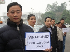 Lao động làm việc tại Libya đã an toàn trở về nước. (Ảnh: Sơn Bách/Vietnam+). Lao động làm việc tại Libya đã an toàn trở về nước. (Ảnh: Sơn Bách/Vietnam+)