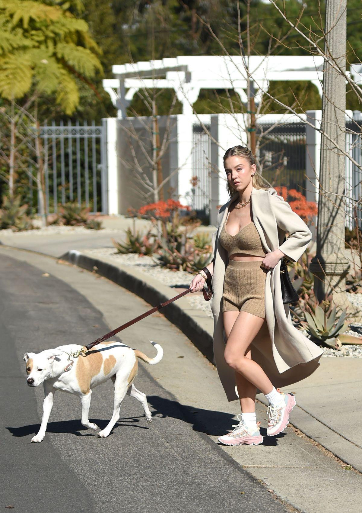 Cô vừa được AP vinh danh là một trong những nghệ sĩ giải trí đột phá của năm 2021.