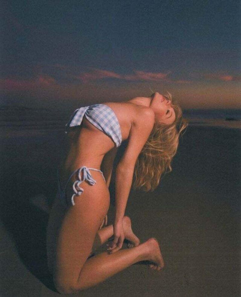 Dường như chưa có bộ áo tắm nào có thể "làm khó" được Sydney Sweeney.