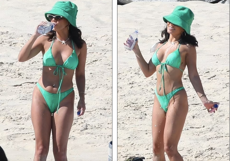 Mỹ nhân Hollywood mặc bộ áo tắm 2 mảnh màu xanh lá cây, tôn làn da rám nắng và body cực nảy nở gợi cảm.
