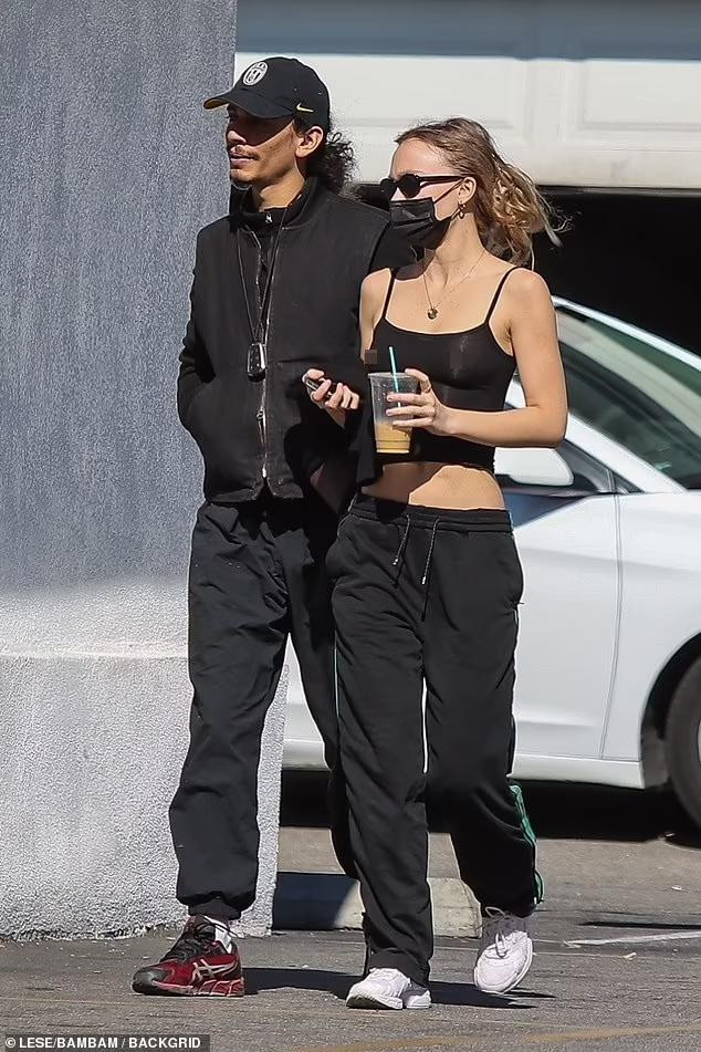 Cặp đôi lần đầu được trông thấy bên nhau là hồi tháng 9 năm ngoái khi đi ăn trưa cùng nhau ở Paris (Pháp).