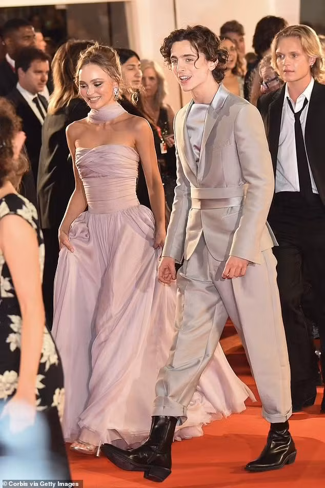 Cô từng có hơn 1 năm hẹn hò bạn trai kém 3 tuổi Timothée Chalamet và cặp đôi chia tay vào tháng 4/2020.