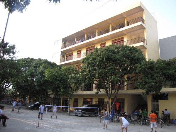 Dãy nhà 5 tầng trong khuôn viên chùa Bằng A dành cho sĩ tử mùa thi mới được đưa vào sử dụng. Mỗi tầng đều có hệ thống điện, nước, quạt trần, nhà vệ sinh riêng biệt. Cho đến chiều 3 – 7, hai tầng vẫn còn trống sĩ tử.