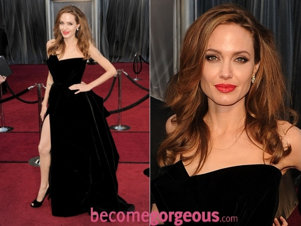 Angelina Jolie sang trọng trong chiếc đầm cúp ngực bằng nhung đen của Atelier Versace. Đường xẻ cao, khoe đôi chân dài, tôn thêm nét quyến rũ. Nữ diễn viên Michelle Williams đến với thảm đỏ Oscar năm 2012 trong bộ váy thướt tha màu đỏ rực rỡ của Louis Vuitton. "Nửa kia" của George Clooney là Stacy Kiebler lộng lẫy trong chiếc váy Marchesa vàng ánh kim, thiết kế của Marchesa rất sang trọng và nữ tính từ những tạo hình, xếp nếp rất gợi cảm. Jennifer Lopez mặc chiếc váy của Zuhair Murad, chiếc đầm ôm sát cơ thể cùng những đường kẻ đơn giản của chất liệu càng làm tăng vẻ đẹp của cô. Nữ diễn viên Rose Byrne ấn tượng trong chiếc đầm lệch vai màu đen long lanh của Vivienne Westwood. Jessica Chastain xuất hiện trong chiếc đầm sang trọng của Alexander McQueen. Những họa tiết hoa văn được thêu tỉ mỉ là nét ấn tượng trên thiết kế tuyệt vời này. Viola Davis tràn đầy sức sống trong chiếc đầm màu xanh lá cây của Vera Wang