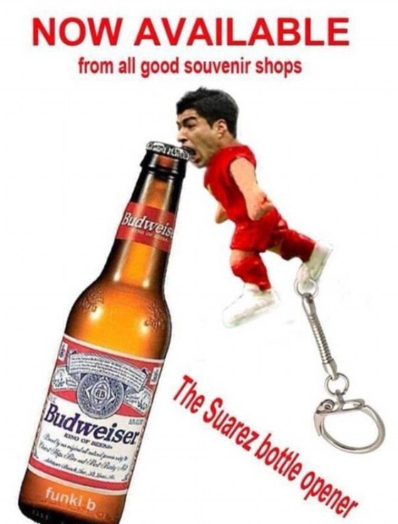 Sau cắn người, Suarez 'đóng phim'... Hàm cá mập ảnh 2