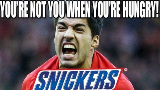 Sau cắn người, Suarez 'đóng phim'... Hàm cá mập ảnh 5