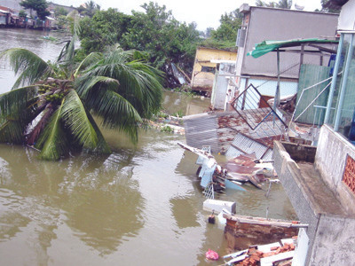 Triều cường gây nhiều thiệt hại cho người dân ở TPHCM 