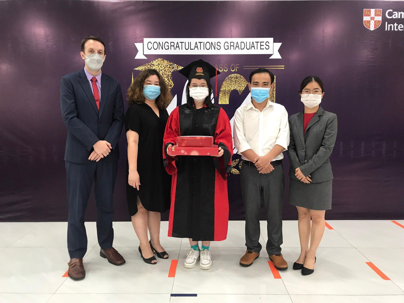 Lễ bế giảng đặc biệt ý nghĩa với teen VAS khi có sự tham gia của thầy cô lẫn gia đình. Lễ bế giảng đặc biệt ý nghĩa với teen VAS khi có sự tham gia của thầy cô lẫn gia đình.