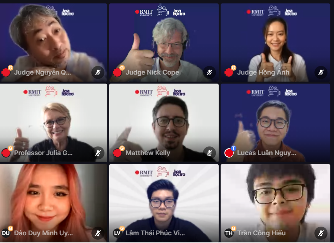 Đội The Clique 17' - Top 10 cuộc thi chụp lưu niệm cùng BGK