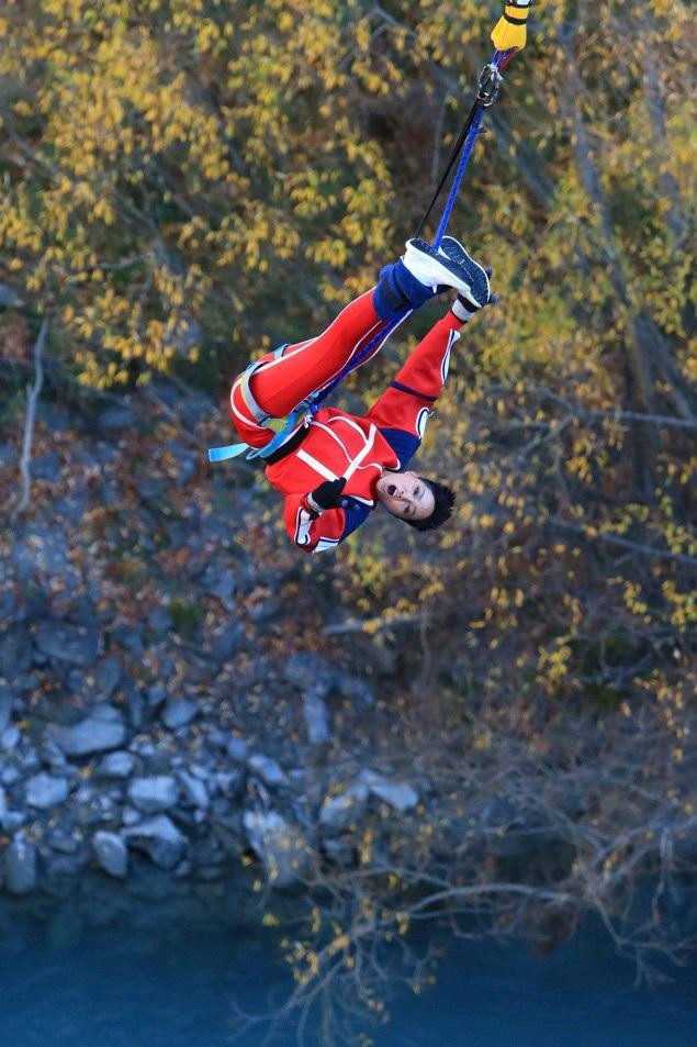 H'Hen Niê đã có trải nghiệm 1-0-2 khi đến Queenstown - thủ đô phiêu lưu của thế giới