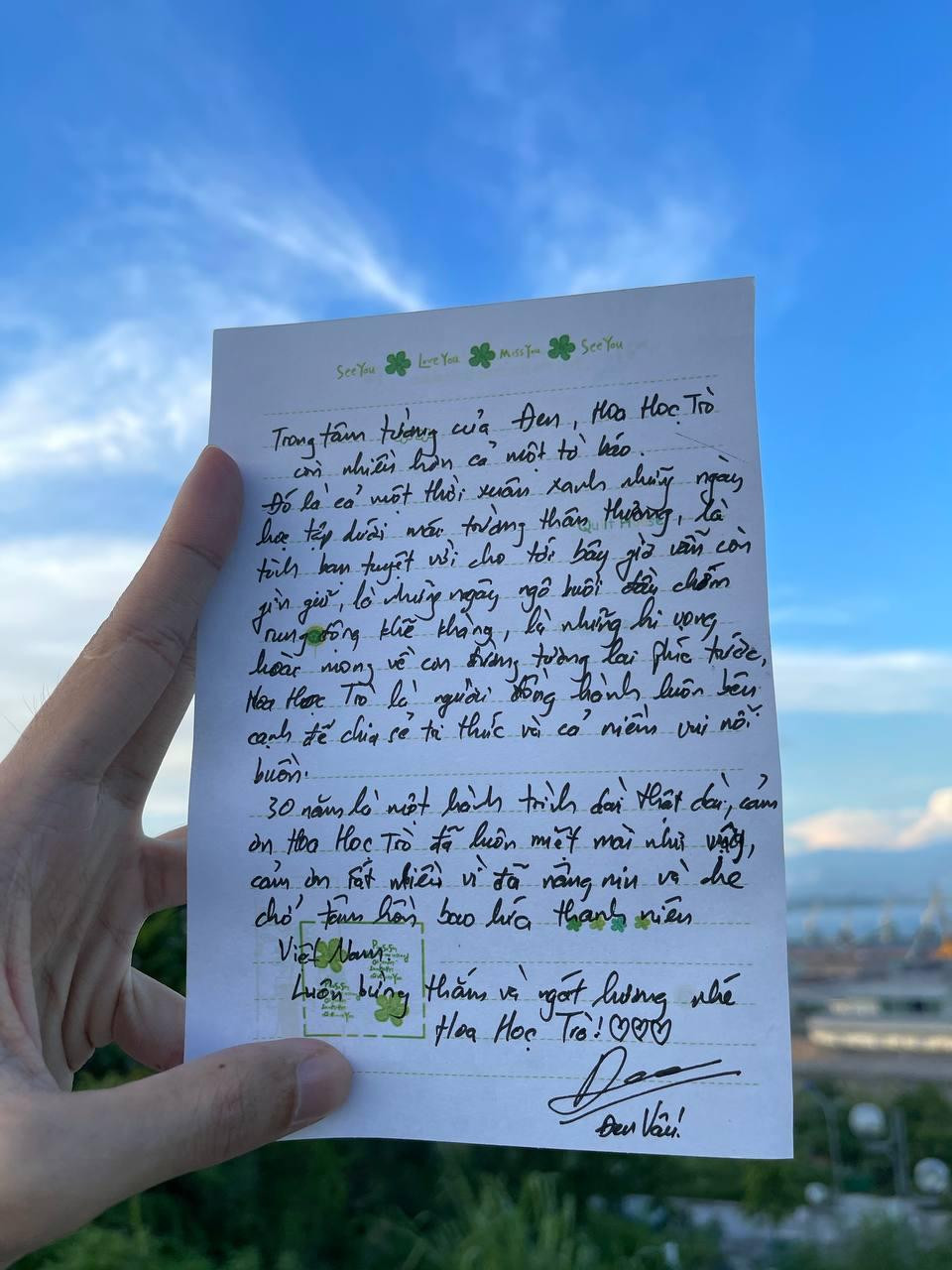 Rapper Đen Vâu viết tâm thư chúc mừng Hoa Học Trò tuổi 30. Rapper Đen Vâu viết tâm thư chúc mừng Hoa Học Trò tuổi 30.