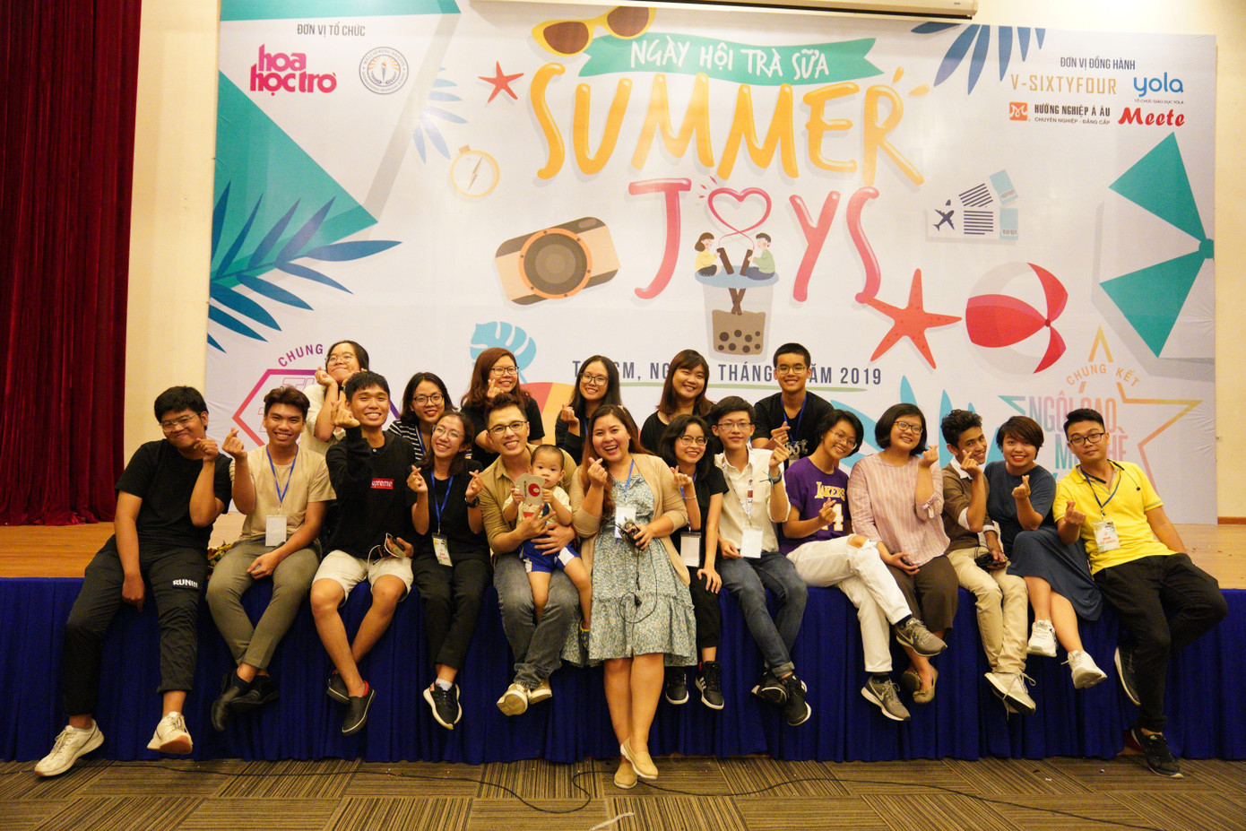 Đố bạn phát hiện ra tớ trong tấm hình "đại gia đình nhà Hoa" này! Đố bạn phát hiện ra tớ trong tấm hình "đại gia đình nhà Hoa" này!