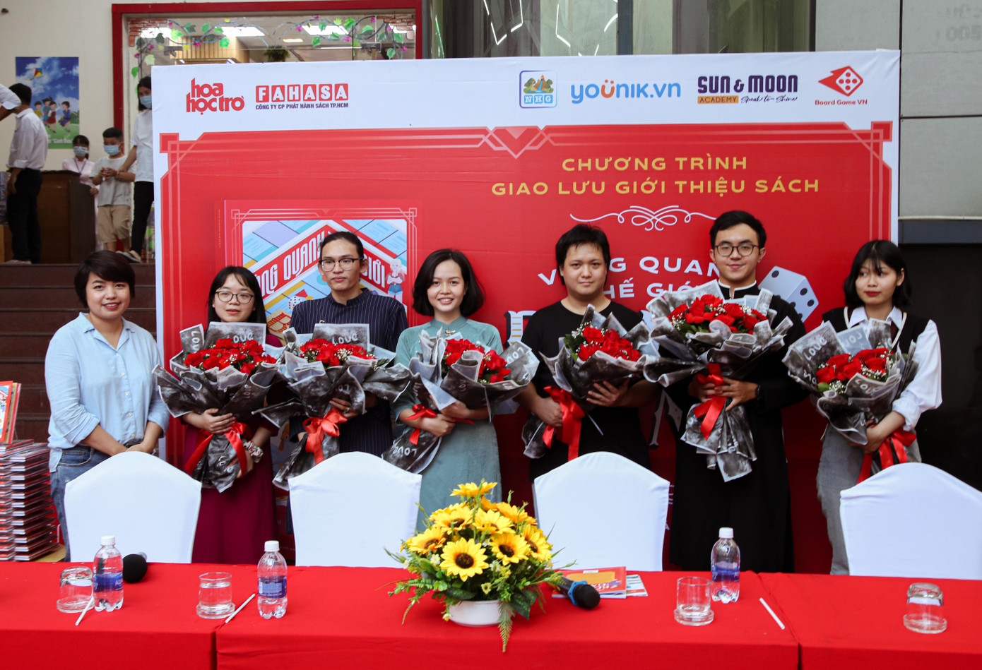 Các đồng tác giả, họa sĩ của sách board game "Vòng quanh thế giới board game" Các đồng tác giả, họa sĩ của sách board game "Vòng quanh thế giới board game"