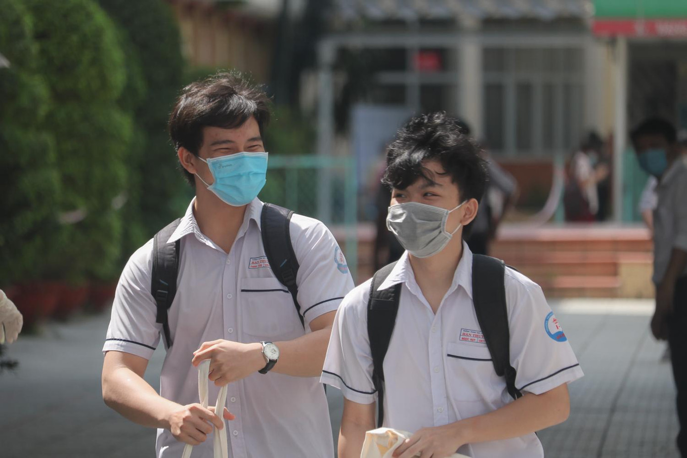 Tâm trạng phấn khởi của thí sinh sau khi hoàn thành môn Văn kì thi tốt nghiệp THPT 2021 đợt 1 - Ảnh: Ngọc Long Tâm trạng phấn khởi của thí sinh sau khi hoàn thành môn Văn kì thi tốt nghiệp THPT 2021 đợt 1 - Ảnh: Ngọc Long