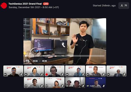 Đội thi HDK mang đến phần mềm phiên dịch ngôn ngữ ký hiệu của người khiếm thính, ứng dụng thiết bị cảm biến cử chỉ để đọc ký hiệu nhanh và chuẩn xác.