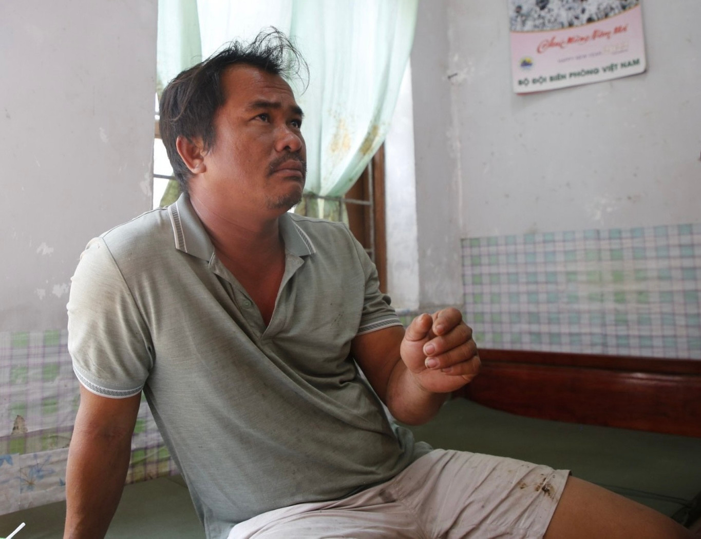 Anh Chiến kể lại giây phút kinh hoàng trên biển. Anh Chiến kể lại giây phút kinh hoàng trên biển.