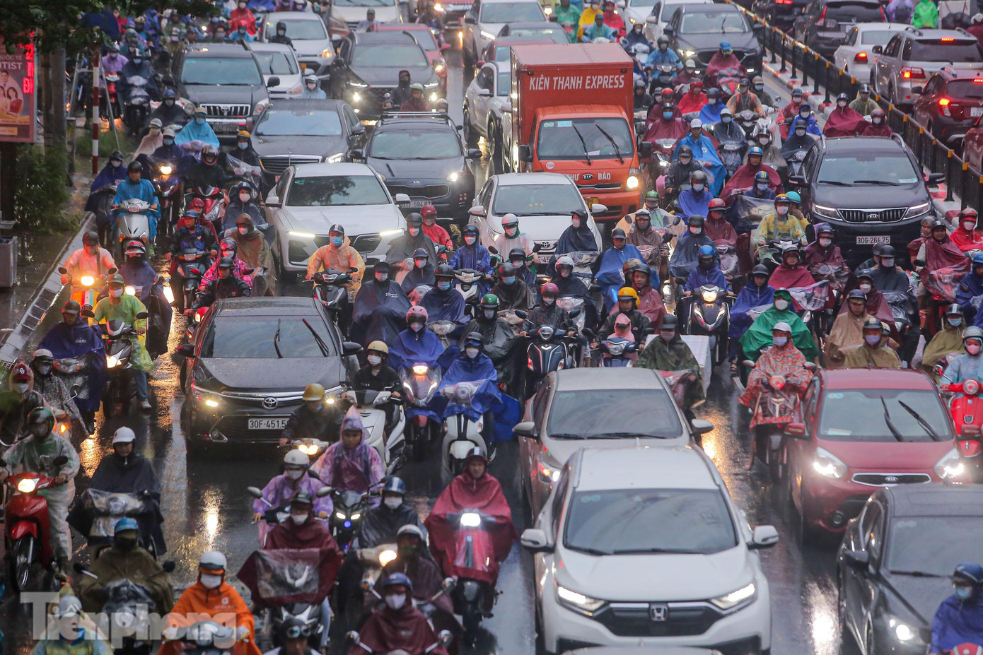 Các ngả đường đều tắc không lối thoát.