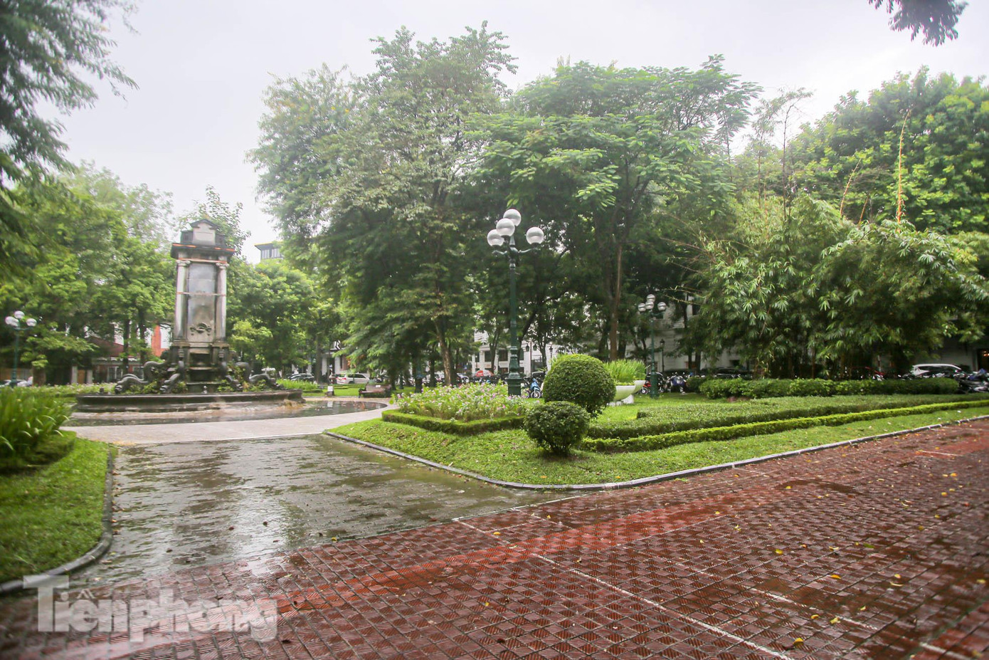 UBND quận Hoàn Kiếm đã xin ý kiến Cục Di sản văn hóa - Bộ Văn hóa, Thể thao và Du lịch, Sở Quy hoạch – Kiến trúc, Sở Xây dựng, Sở Văn hóa và Thể thao về phương án cải tạo vườn hoa, cụ thể: Cấu trúc lại không gian vườn hoa với tâm điểm là đài phun nước, phân chia không gian giữa khu vực trung tâm và khu vực ngoại vi của vườn hoa.