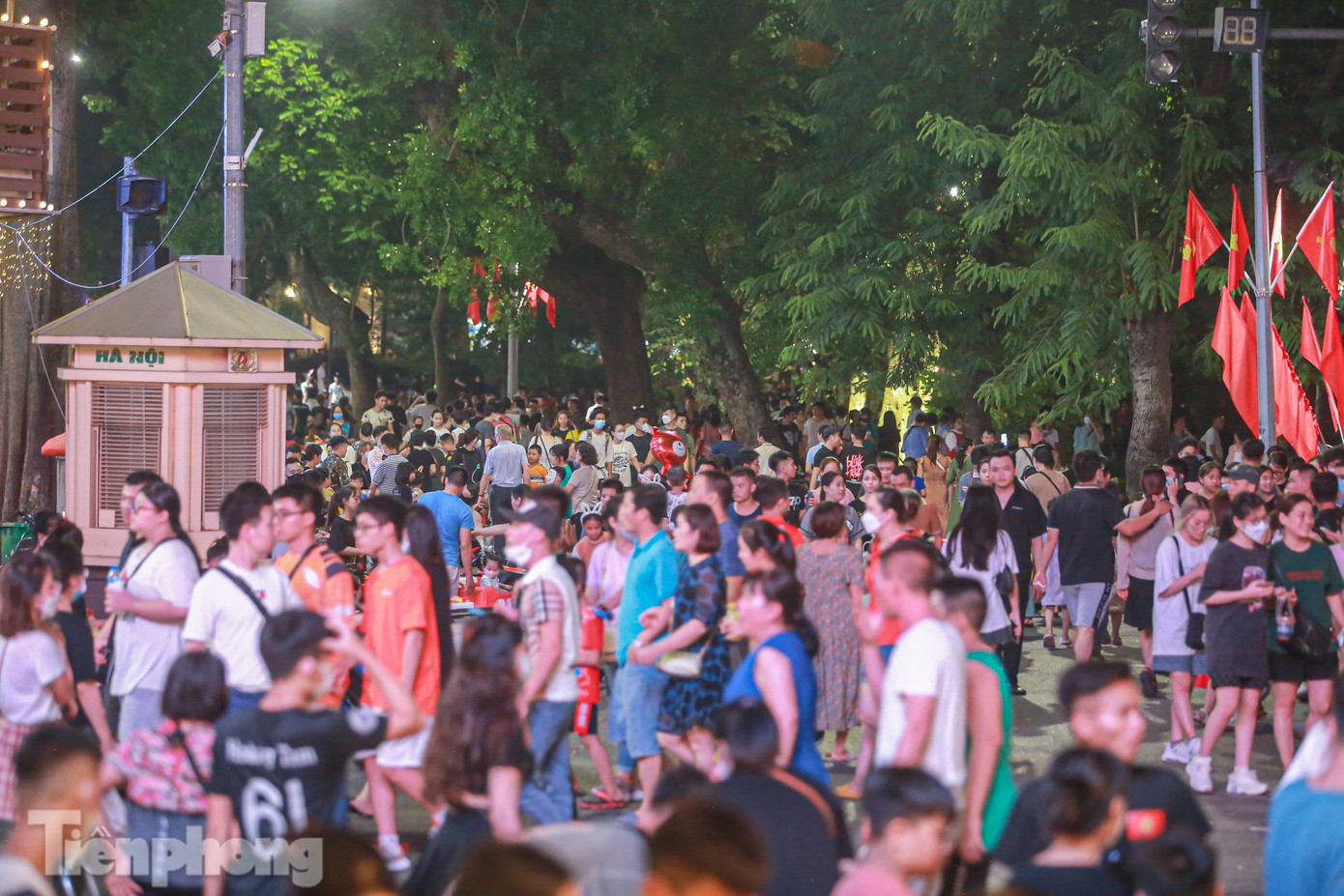 Thay vì đi chơi xa hay về quê, nhiều người chọn ở lại Hà Nội trong dịp nghỉ lễ Quốc khánh 2/9.