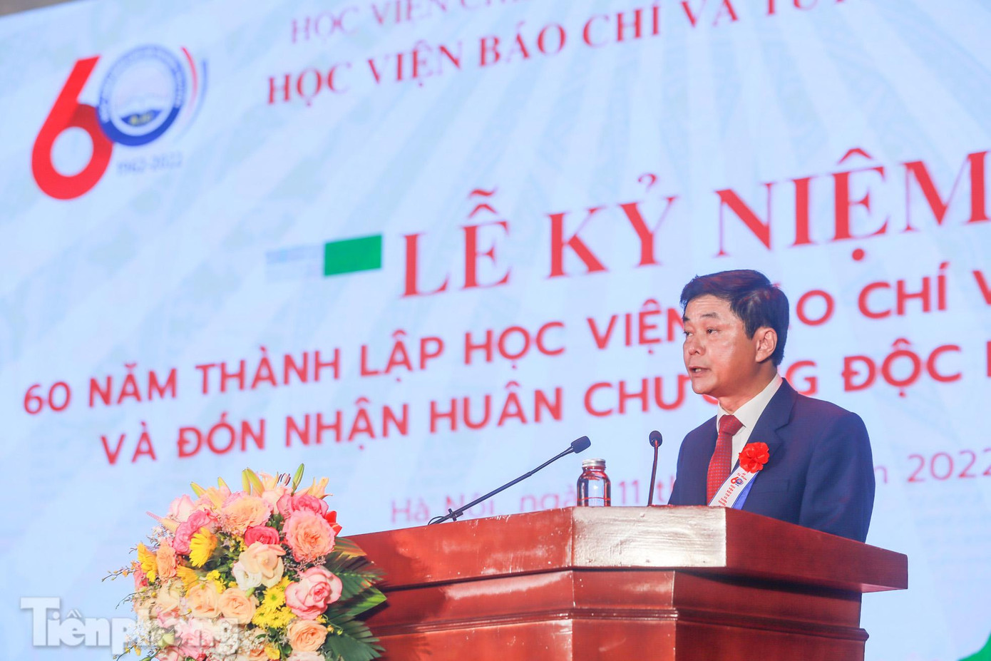 PGS.TS Phạm Minh Sơn, Phó Bí thư Đảng ủy, Giám đốc Học viện Báo chí và Tuyên truyền phát biểu tại buổi lễ.