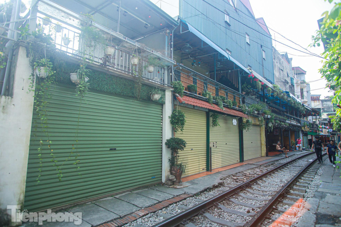 Phố đường tàu trở nên vắng như "mùng 1 Tết".